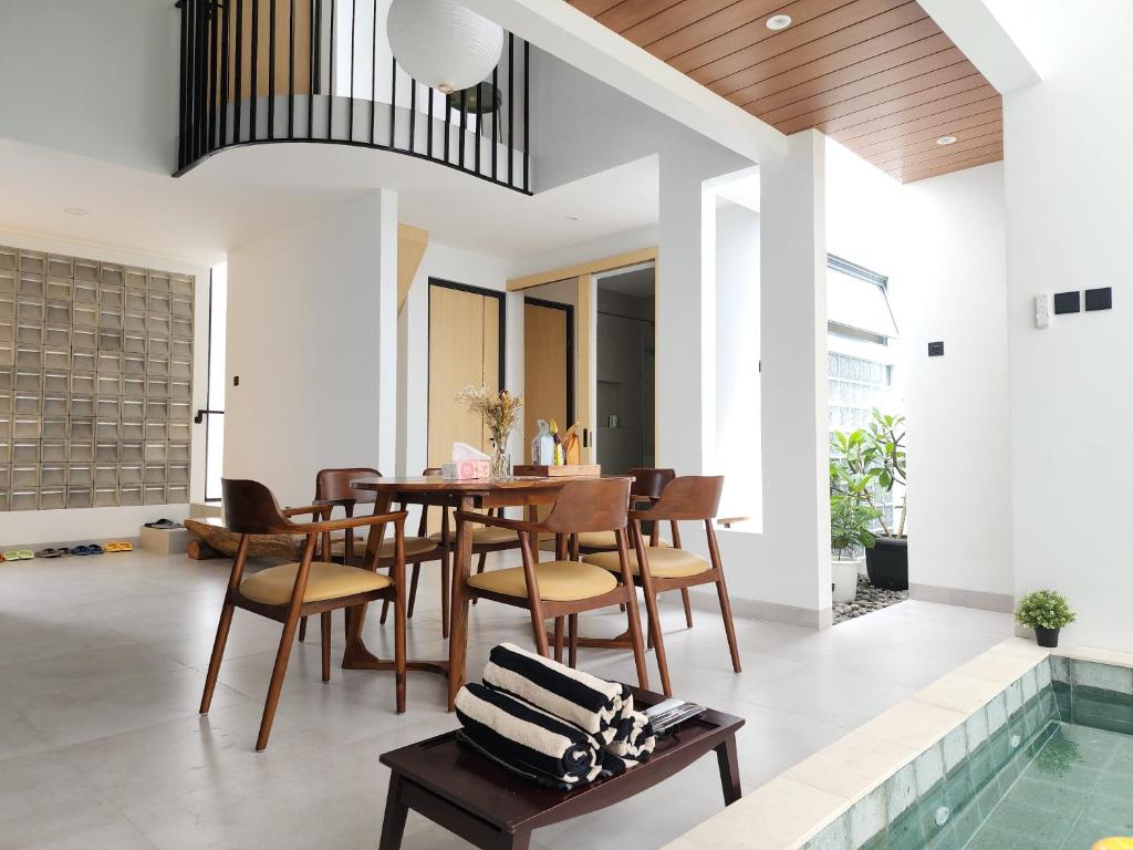 Kyoto House &#8211; KBP with Onsen style pool, Warm water, Near Parahyangan Golf