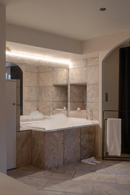 MiHotel Le Gourguillon - 4