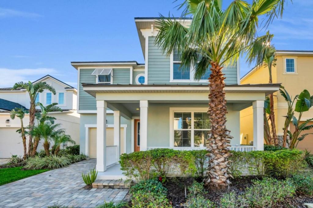 Modern Oasis with 6 Bedrooms and Pool 6360, Davenport