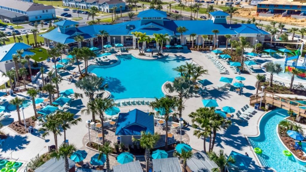 Relax and Unwind in this 9 Bedroom Villa 6487, Davenport