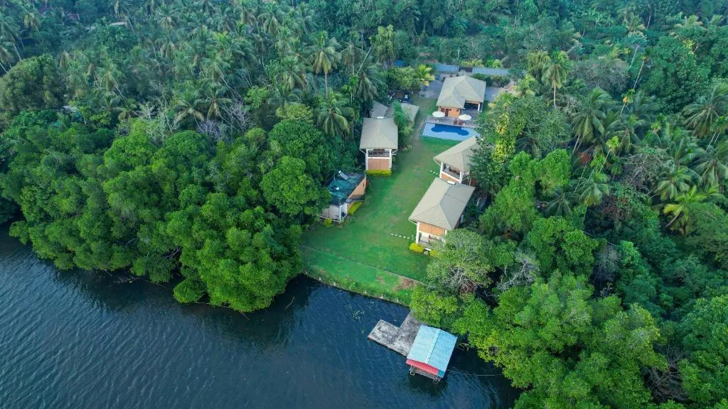 Ayuwaters Authentic Yoga and Ayurveda Retreat by the Bentota River All Inclusive, hotel in Bentota