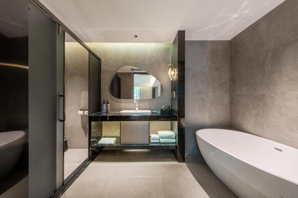 Shower, Calvin Hotel Guangzhou Huadu in Guangzhou