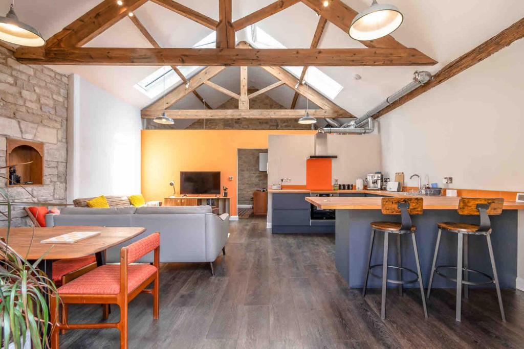 18th Century modern conversion with private parking, Bradford on Avon