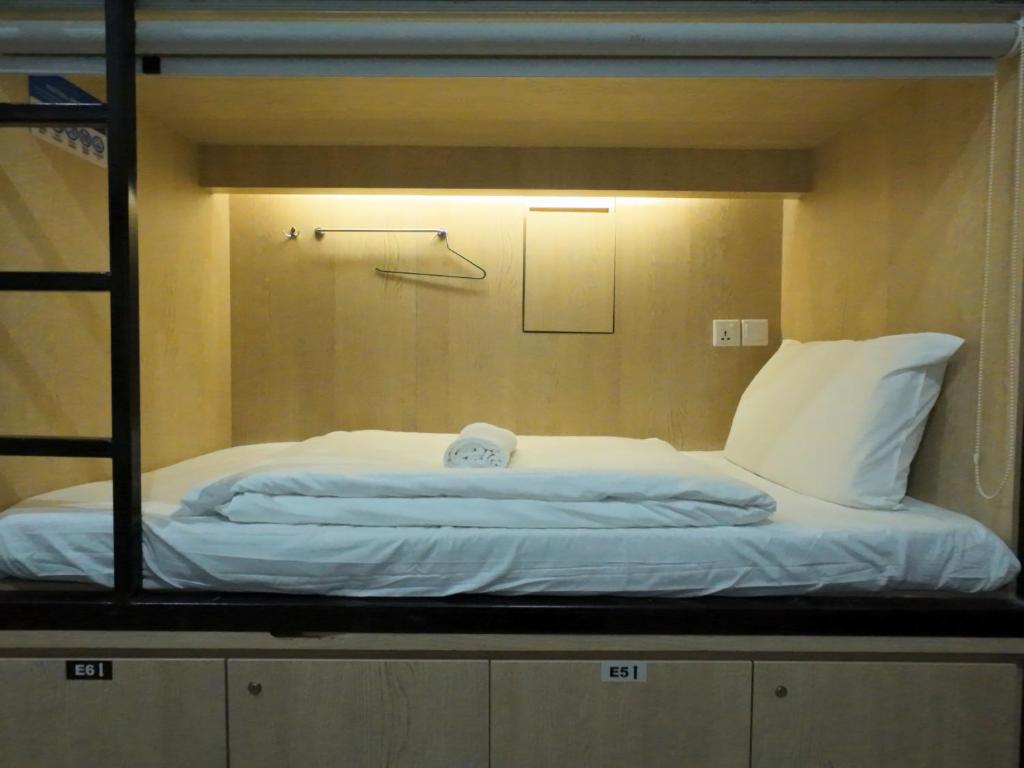 The Room @ Bugis, Singapur