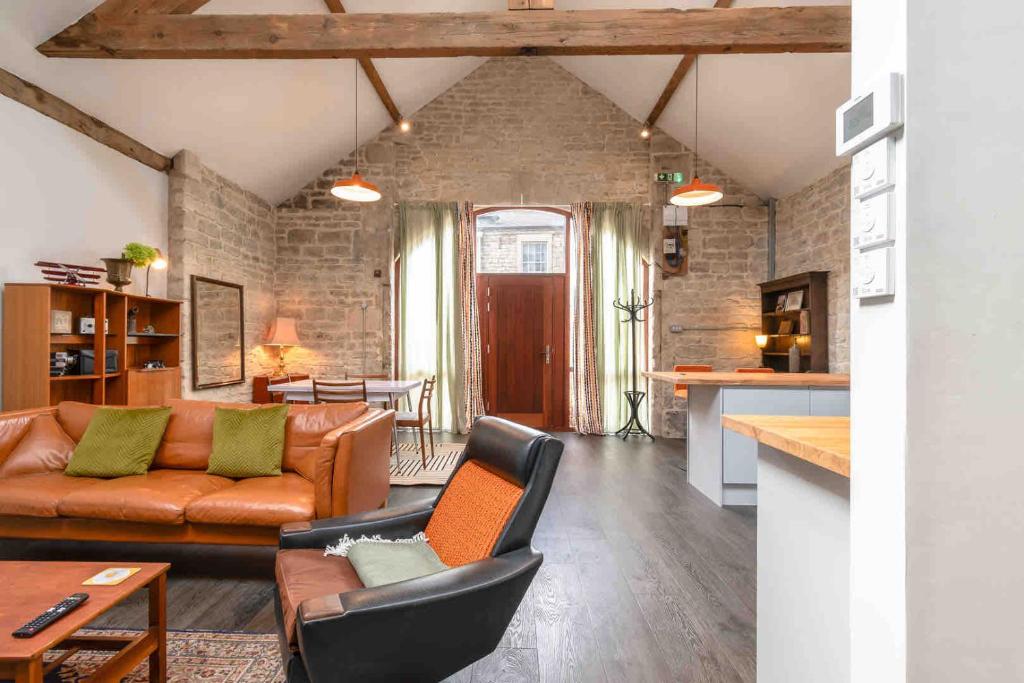 Historic conversion, private parking - near Bath, Bradford on Avon