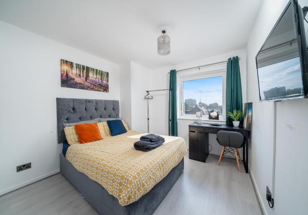 Cozy Private Room Near Shops & Transport in Enfield, Enfield