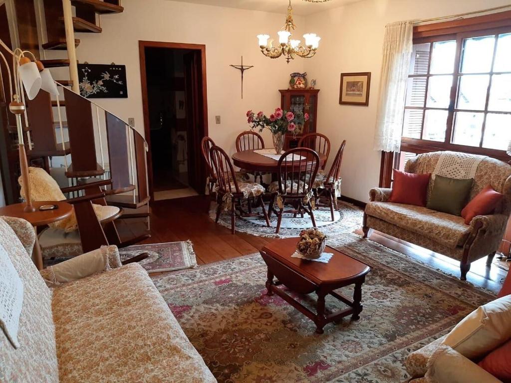 Apartamento em Estilo Clássico no Centro de Gramado, Gramado