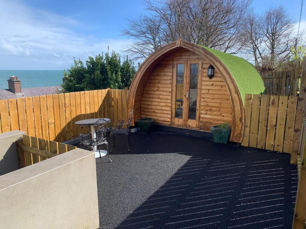 Smugglers Cove, Widows Row