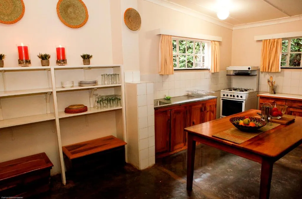Down Gran's Self-Catering Cottage, hotel v destinaci Lobomba