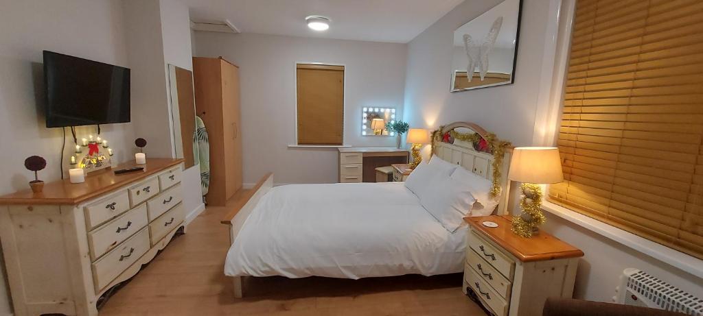 The Enigma - 2 Master bedrooms sleeps 6, Blackpool