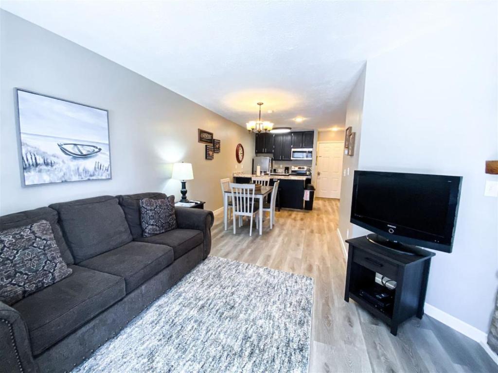 Inn Building Condo 212, gorgeous updated condo, Garden City