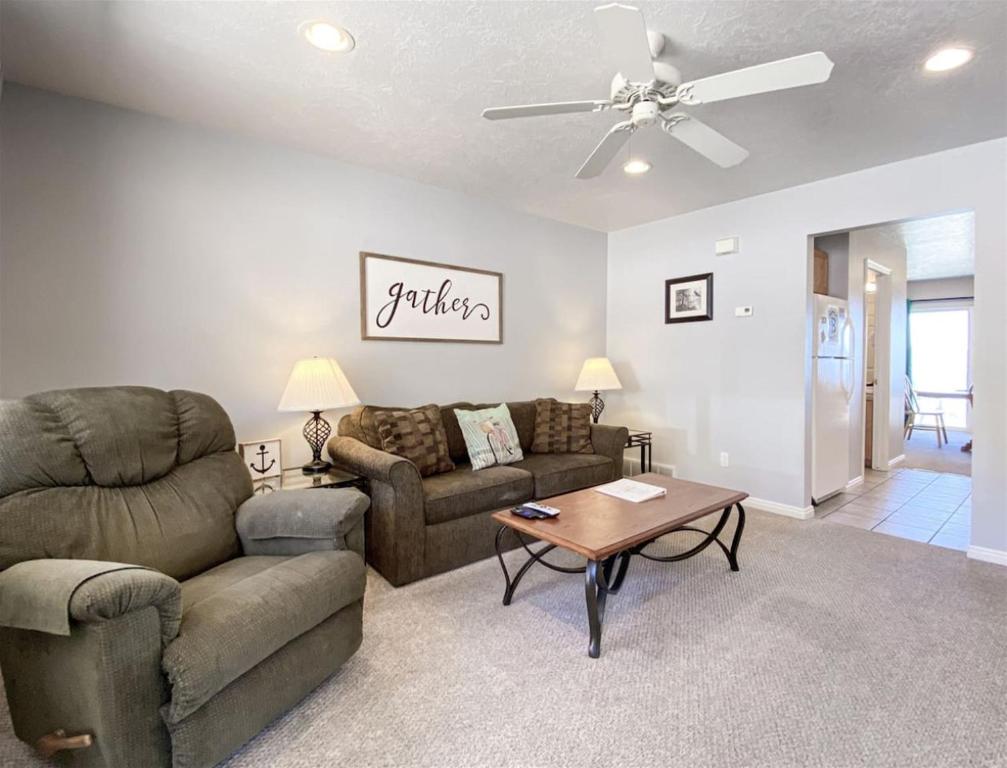 Lake View Condo 890 3, Garden City