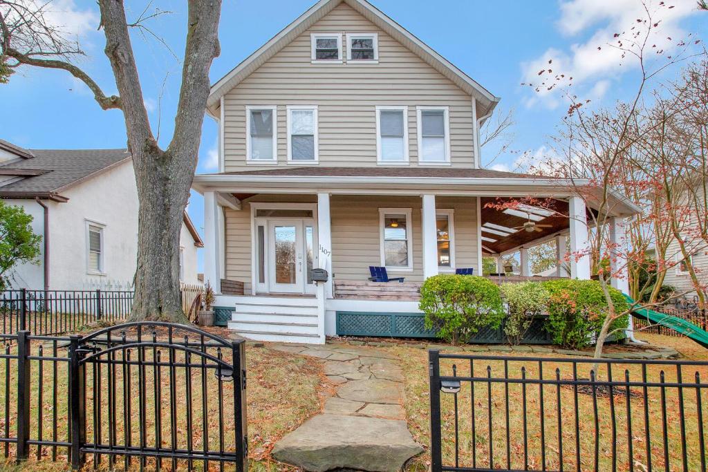 Spacious 5 BR house - 5 Min Walk to N-MC Stadium, Annapolis