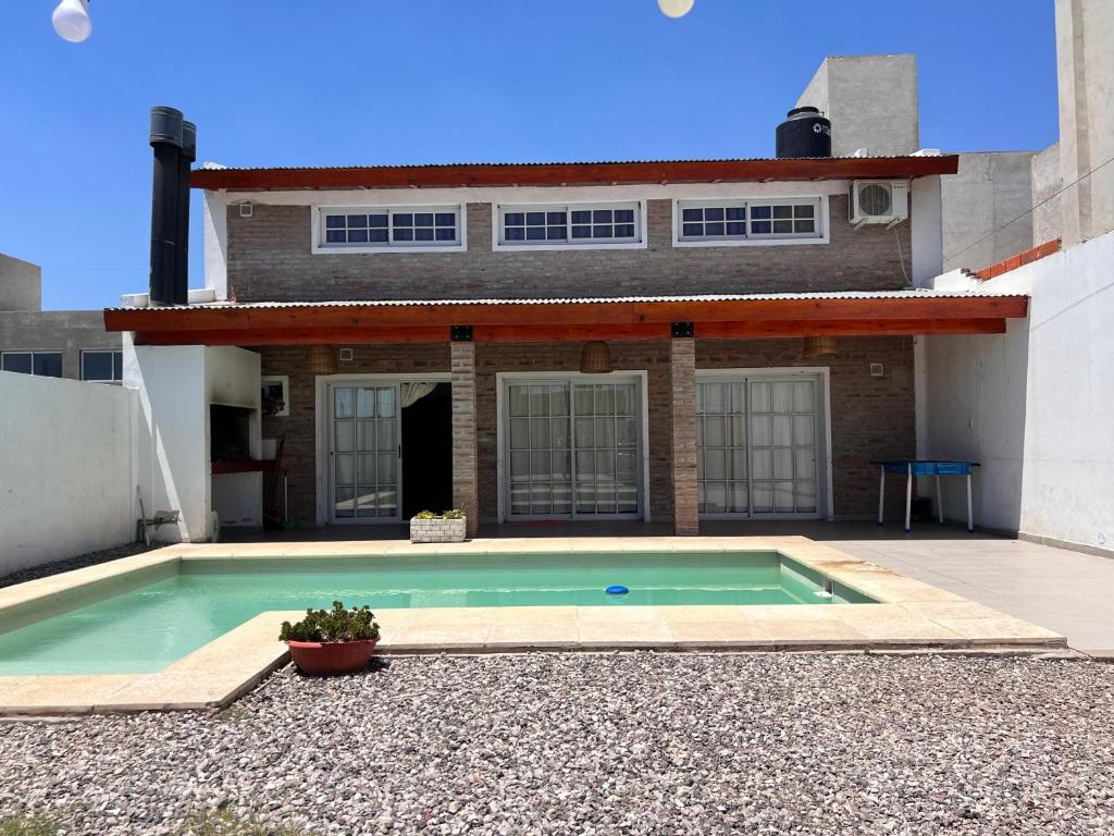 Casa Hospedaje Con Pileta - 1