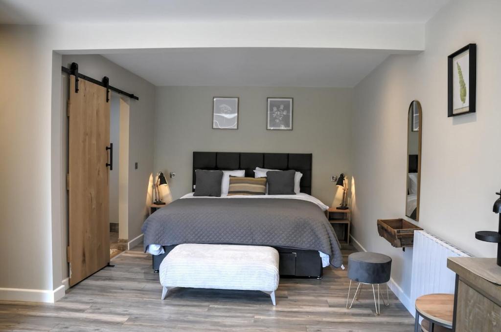 Luxury Suite - Samson in Beverley with patio and private parking, Beverley
