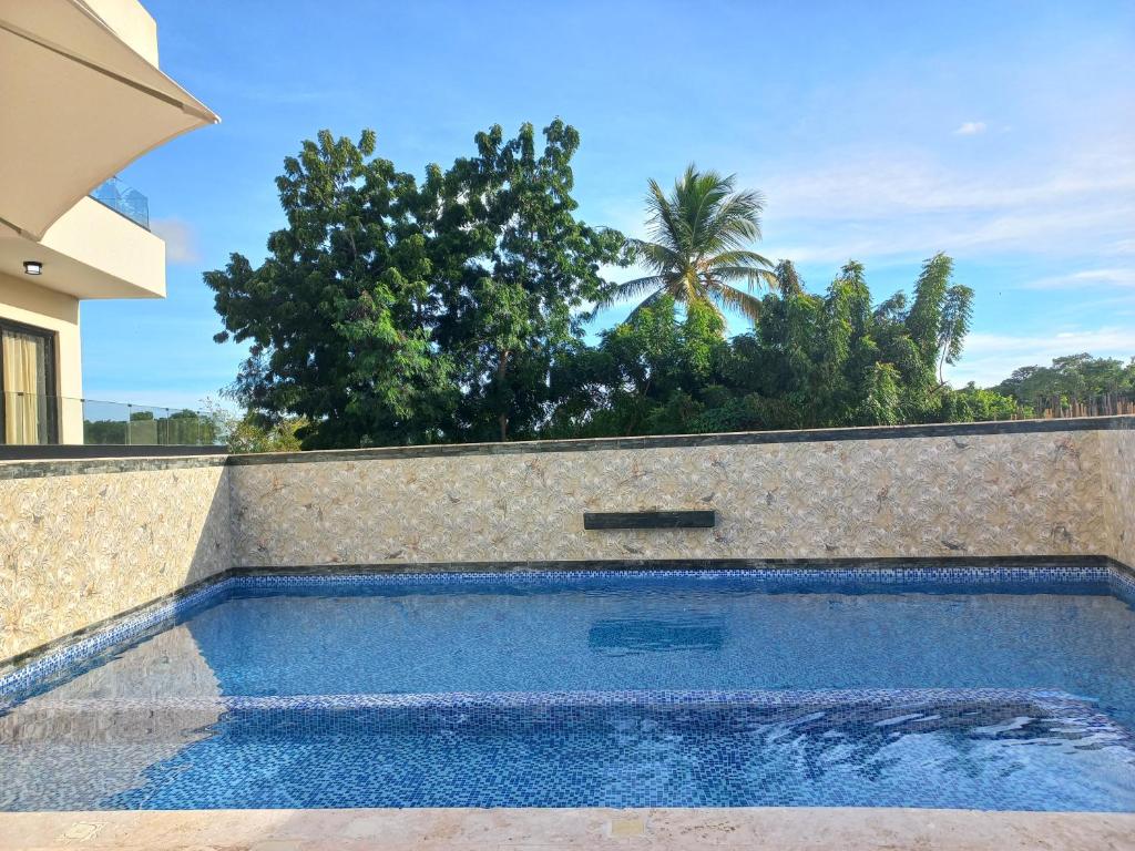 New Spacious & Bright 2BR & 2BA, Pool & Beach Shuttle, WIFI & AC Gold Reef 209, Punta Cana
