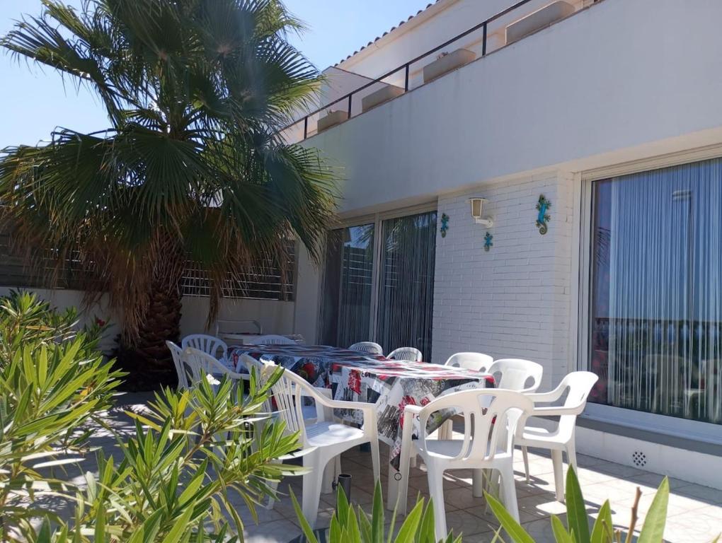 Family villa with sea view and pool - 3