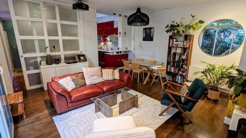 Beautiful apartment with private garden - 3