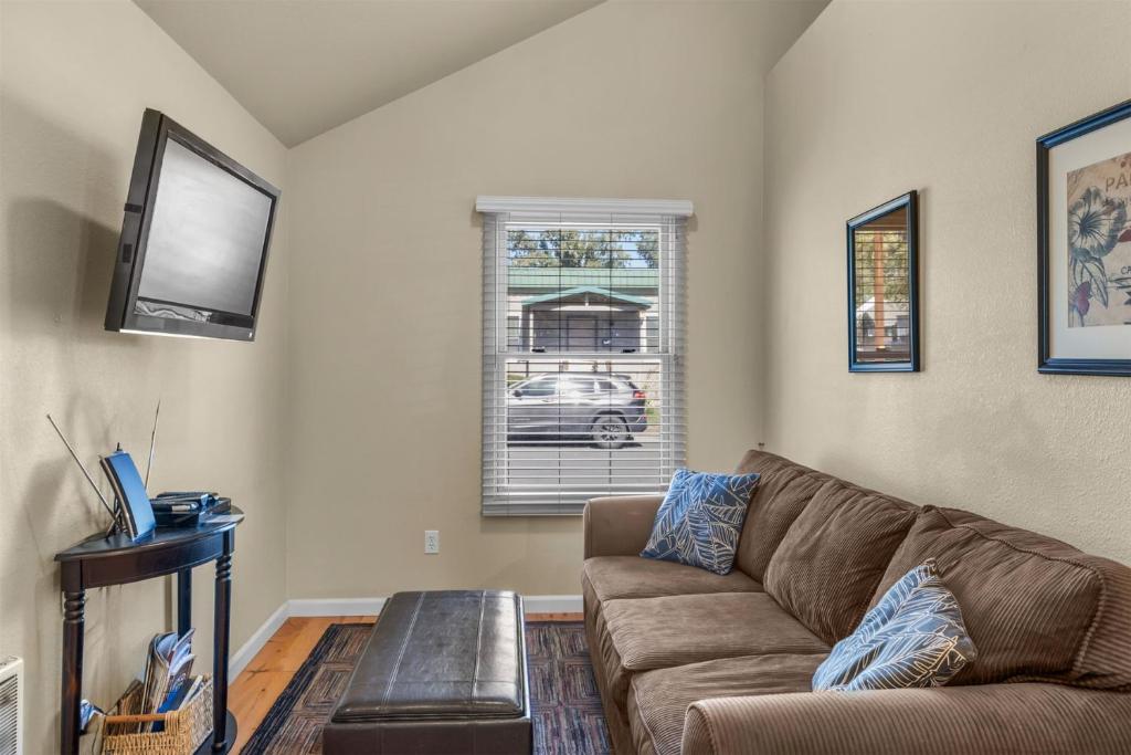 Bluebird Day - Sierra Nook, Bend