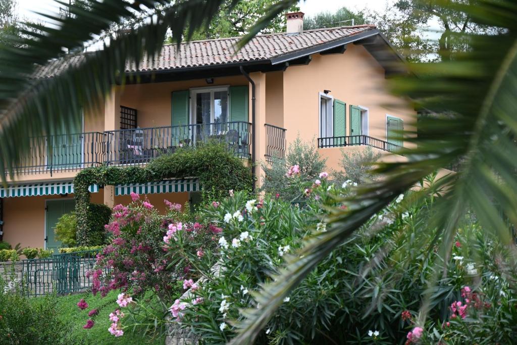 La Verbena a fianco del Vittoriale, vista piscina, 10 minuti a piedi dal lungo lago - 2