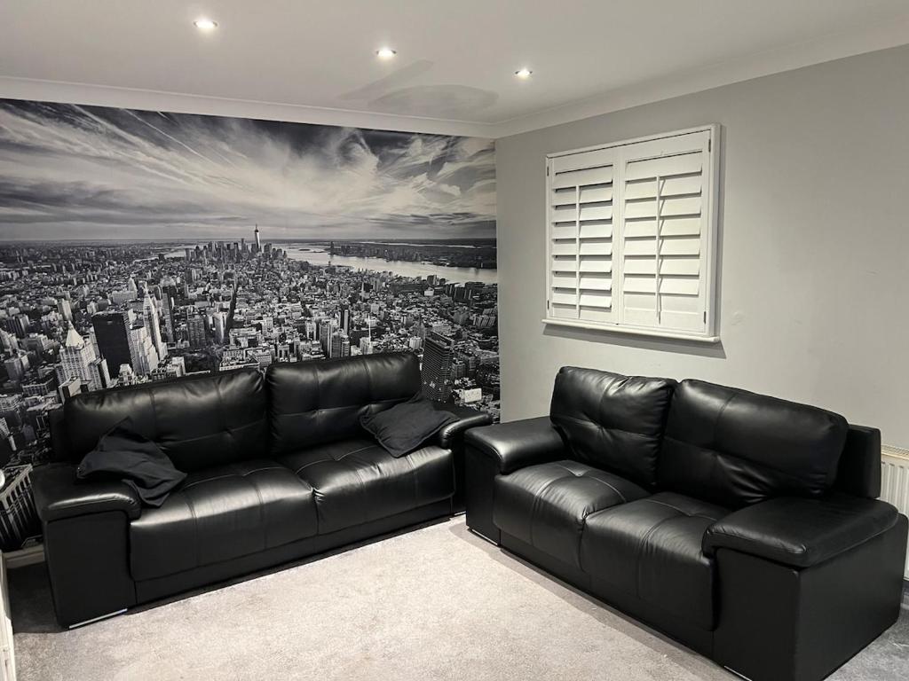 Nice House in a Quiet Estate - NO HOUSE PARTIES ALLOWED, Wythenshawe