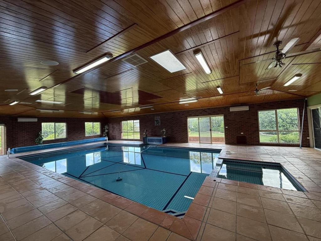 The Pomegranate, Mornington