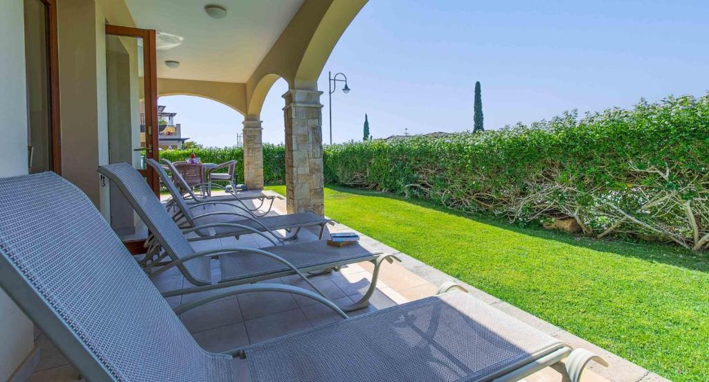 Lovely Ground Floor Apartment Pomos with Private Garden and Communal Pool - Aphrodite Hills Resort, Kouklia