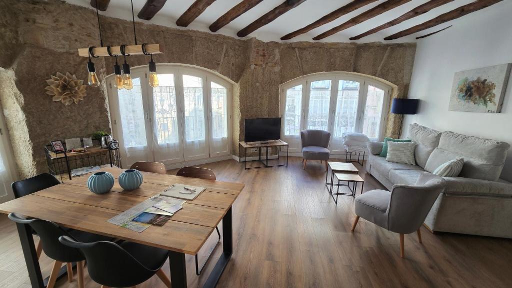 Apartamentos Almada - calle Alfonso - Plaza SAS - 2