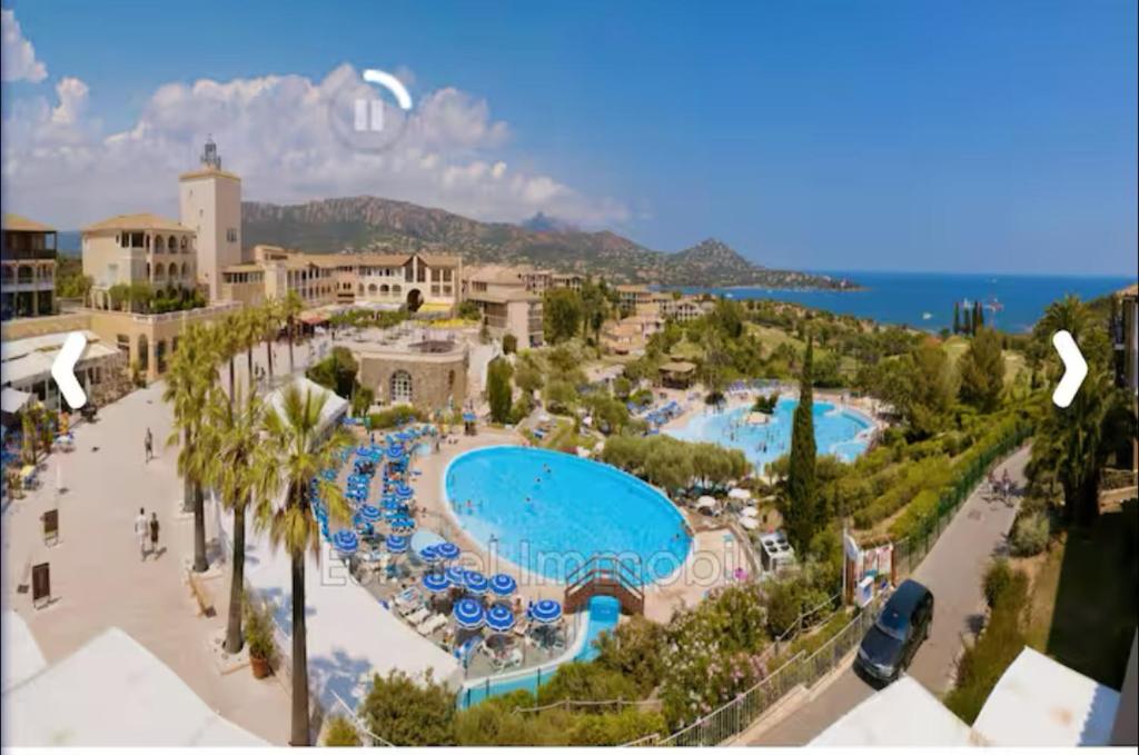 CAP ESTÉREL studio 4 pers équipé, belle vue Golf, centre village PIERRE & VACANCES , PARKING inclus et 5 PISCINES accès gratuit, CLIM, WIFI, TV, lave-vaisselle et lave-linge,four, plancha - 3