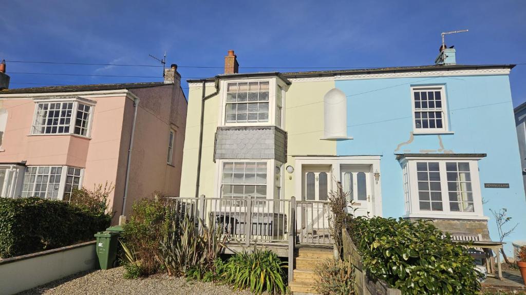 Charlies, Saint Mawes