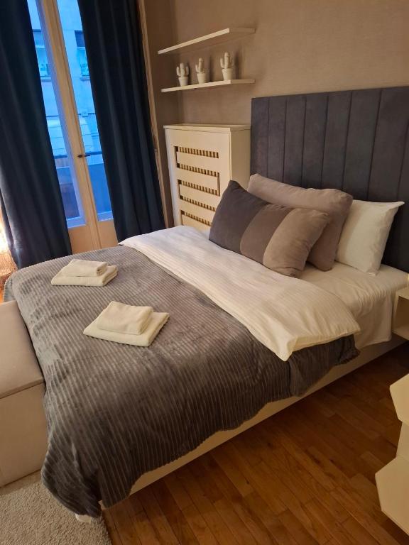 Dečanska studio, Bělehrad