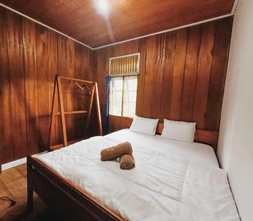 Likat Surf House，位于Tuapejat的酒店