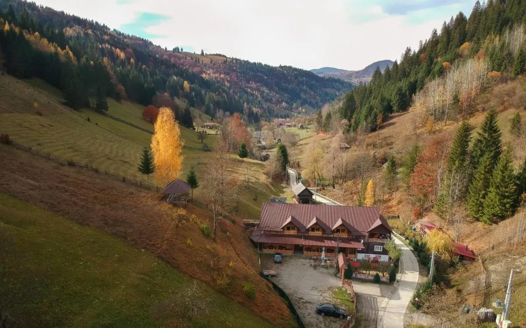 Pensiunea Vânătorul, hotel v destinaci Dămuc