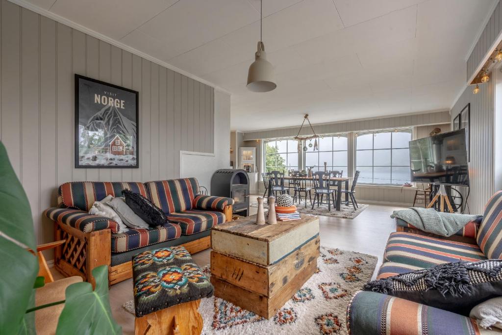 Sundet Lofoten - fjell- og havutsikt, Ramberg