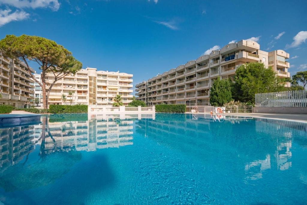 Salou-Modern-Pool-5'playa-2room-PortAvntura-AC13 - 5