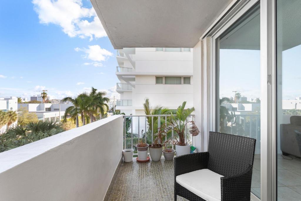 Bay Harbor Sunset Apt 4A, Miami Beach