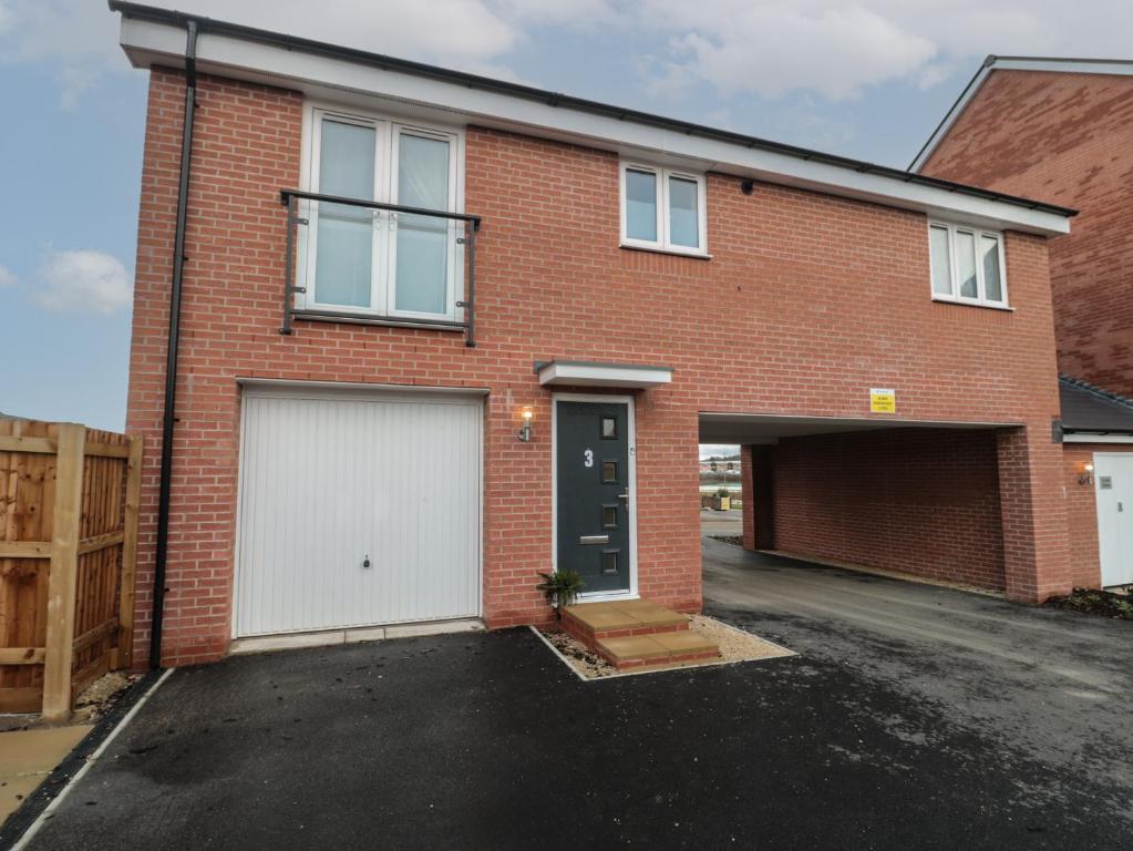 Cotswold Outlet Coach House, Tewkesbury