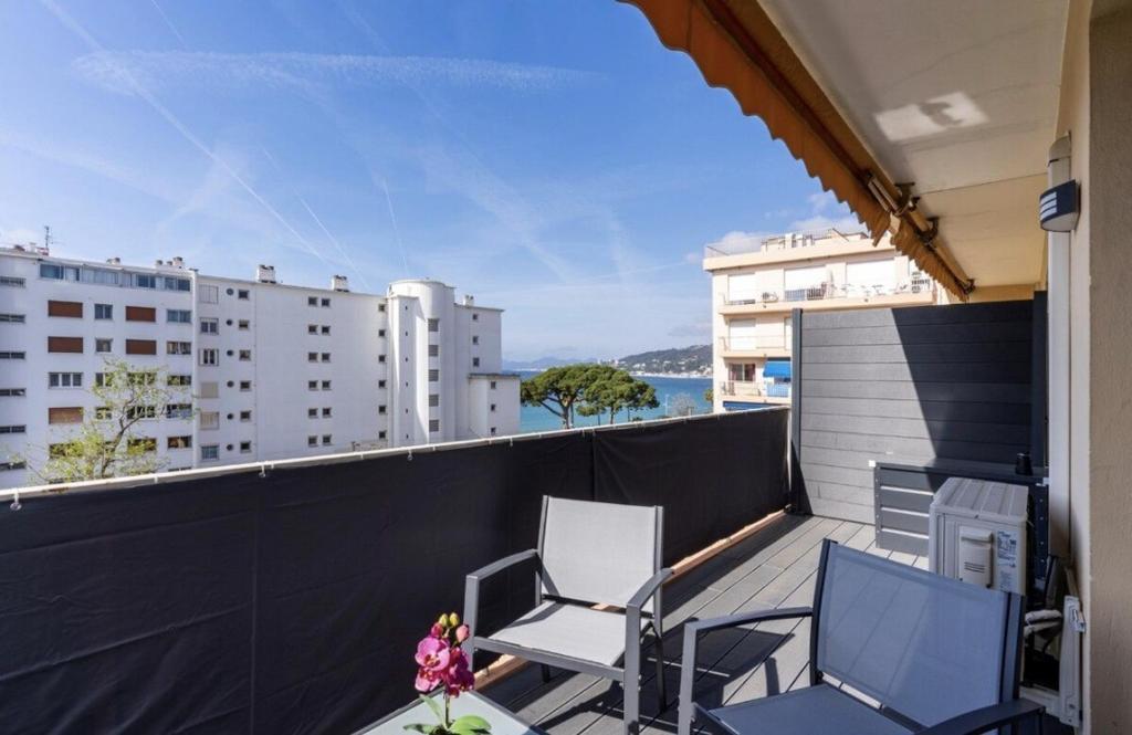 Grand studio vue mer à Antibes, Antibes