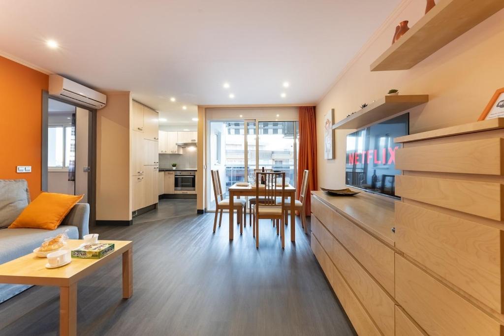 Salou-Danubio-Center-Pool-2bed-PortAvntura-AA-WIFI17 - 1