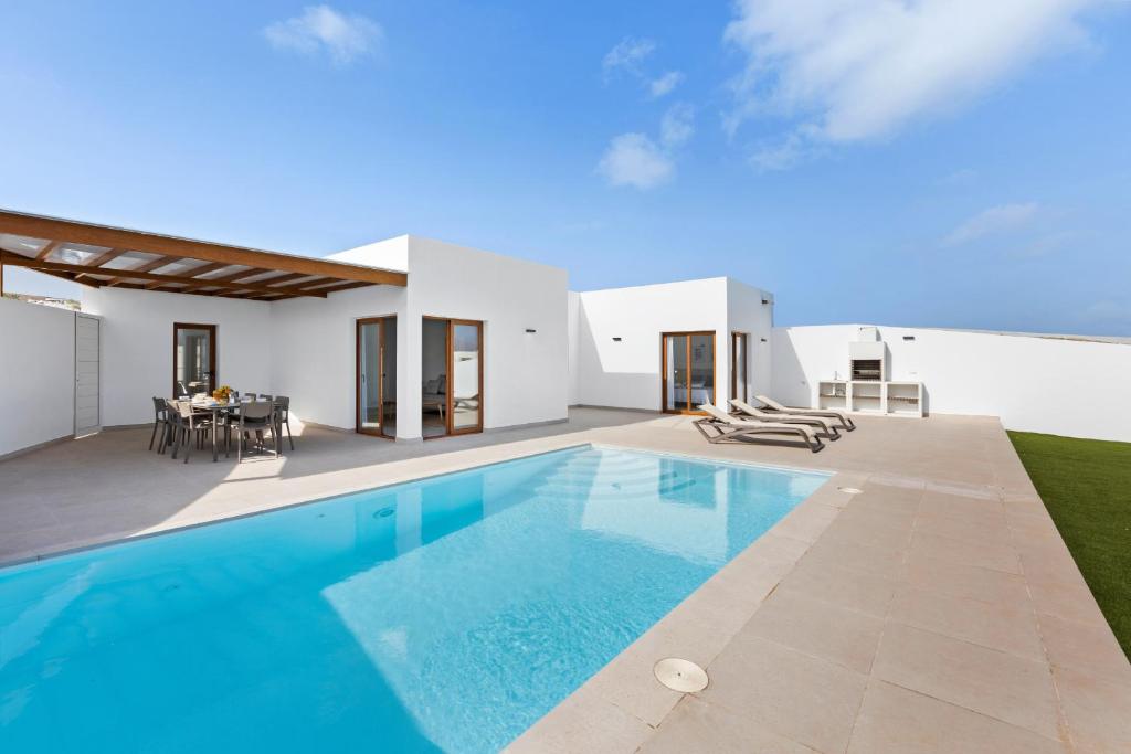 Villa Navya - VipVipVillas - 1