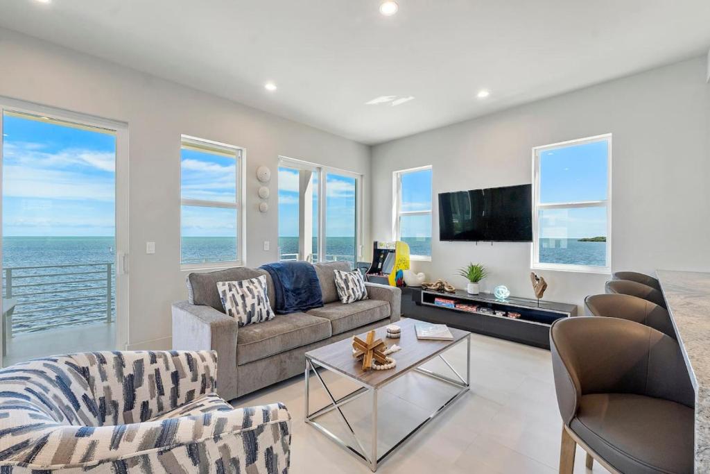 Key Largo Oceanfront Oasis with Pool and Hot Tub, Key Largo