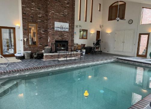 Feathered Nest at Fellows Lake, Fair Grove