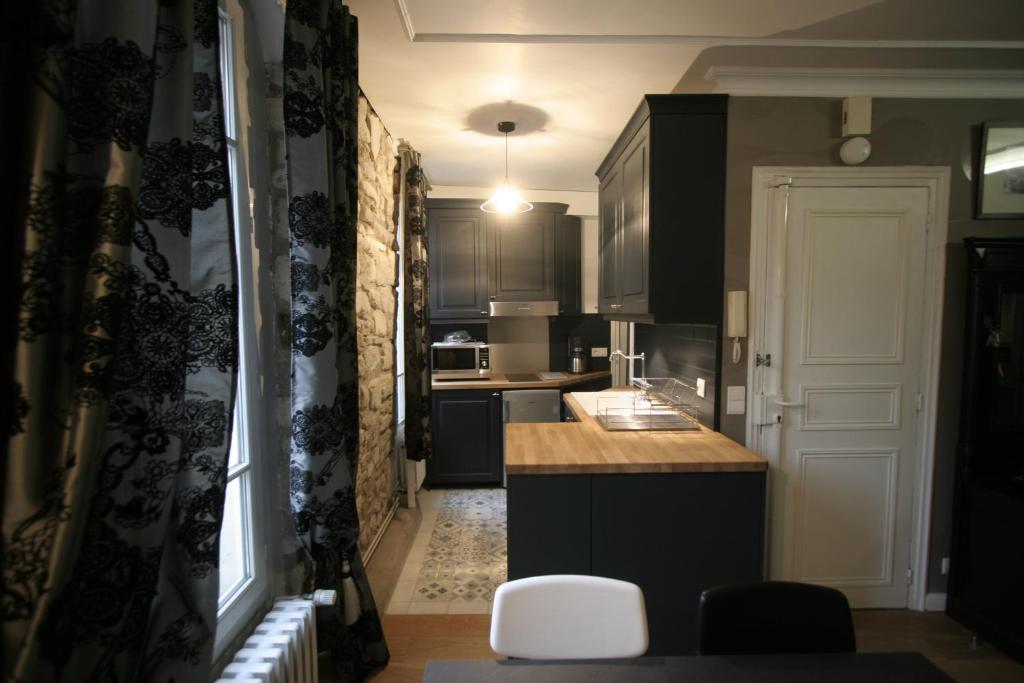 ParisInteriorsRentals - Beautiful 2 BDR Le Marais NOTRE DAME - 5