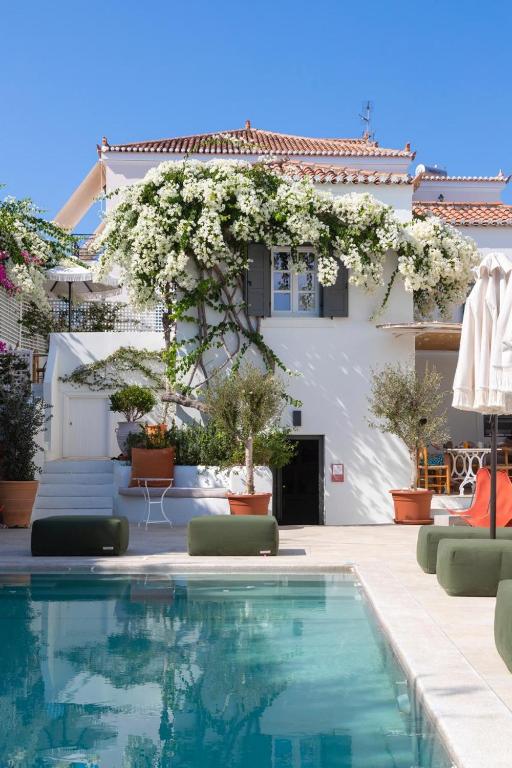 Yayaki Spetses, Spetses