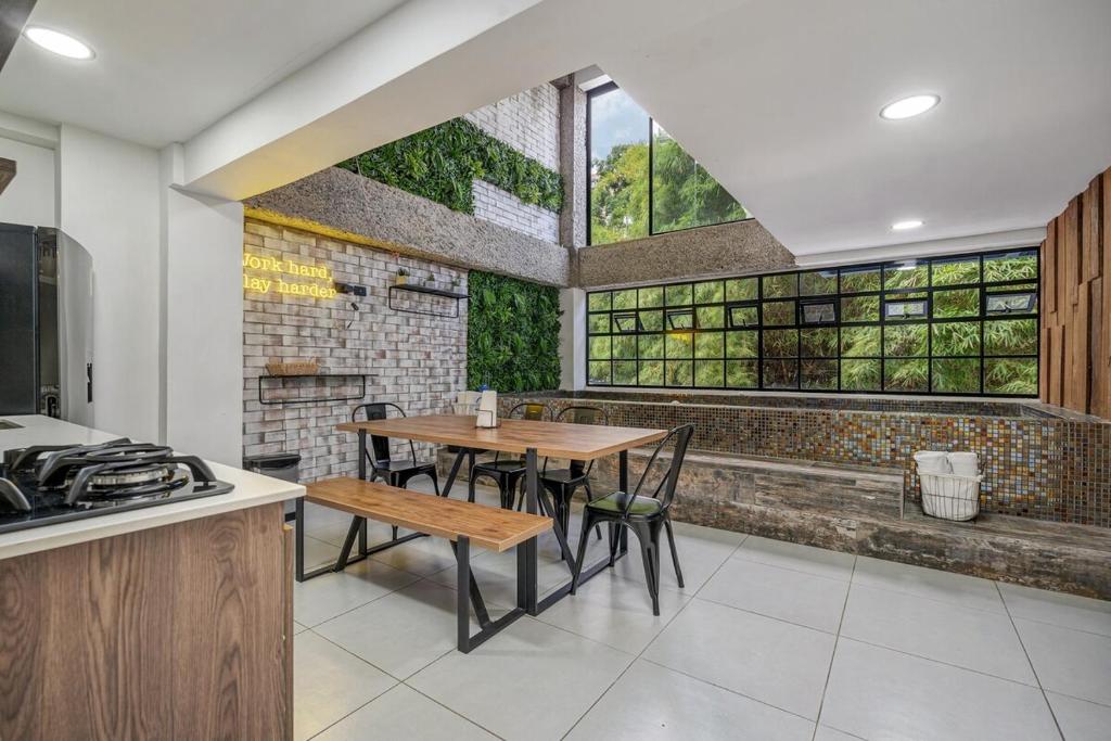 Huge PH | Indoor Pool & Jacuzzi, Lleras Park - 4