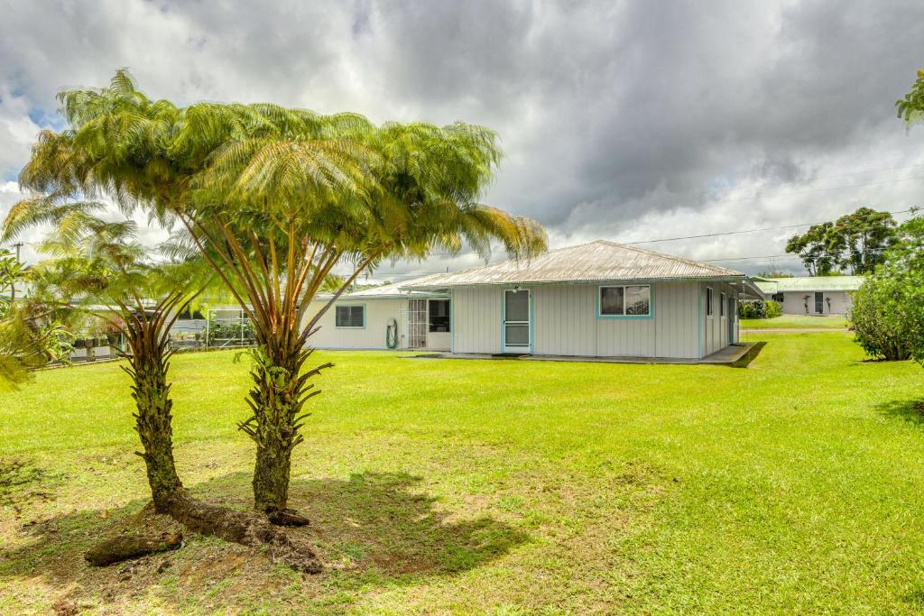 Sunny Hilo Home with Game Room Walk to Golf Course!, Hilo