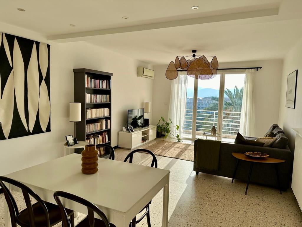 C078-Superb apt in Cannes - Sea view - 6 people - 2
