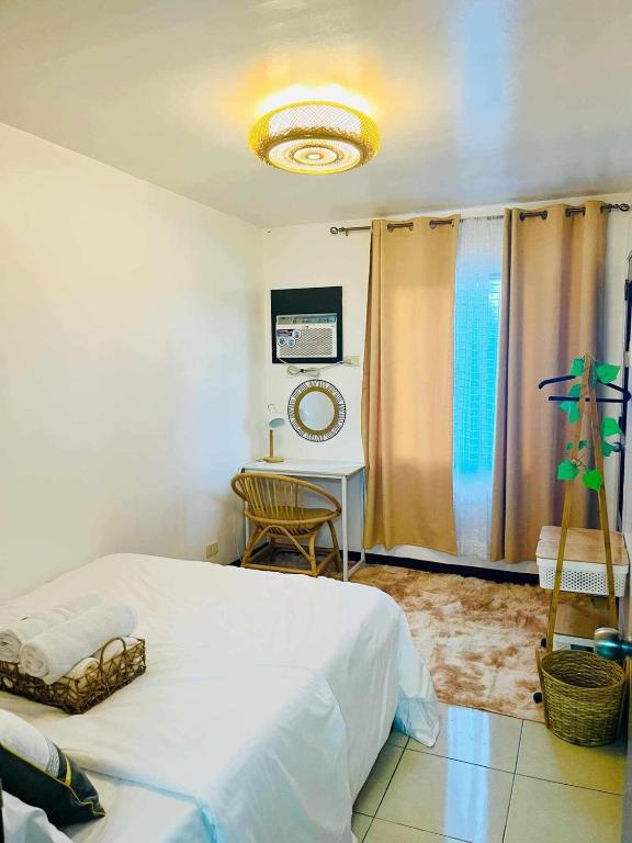 Eclectic Haven at Urban Deca Homes - 2 bedroom micro unit near SM City , IT Park & Ayala Mall - N0 PARKING, Mandaue City