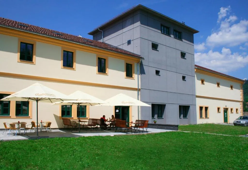 Wellness hotel Lihovar，位于Třemošnice的酒店