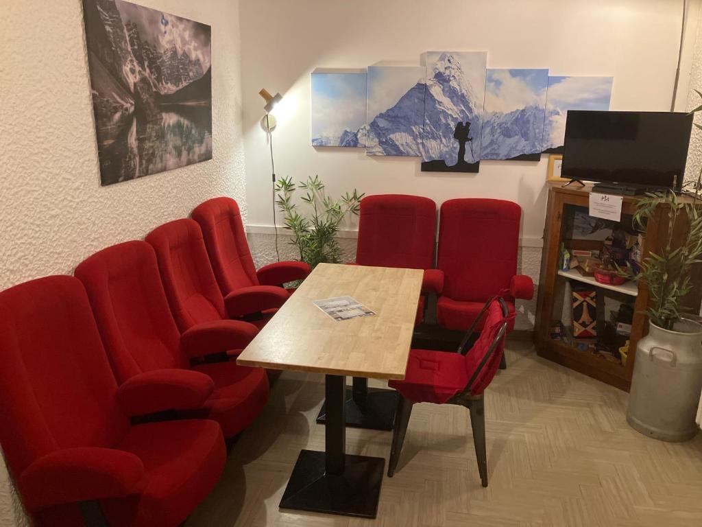 Hotel La Chaumière Garage Moto gratuit À 150 m de la gare SNCF et TMB - 3